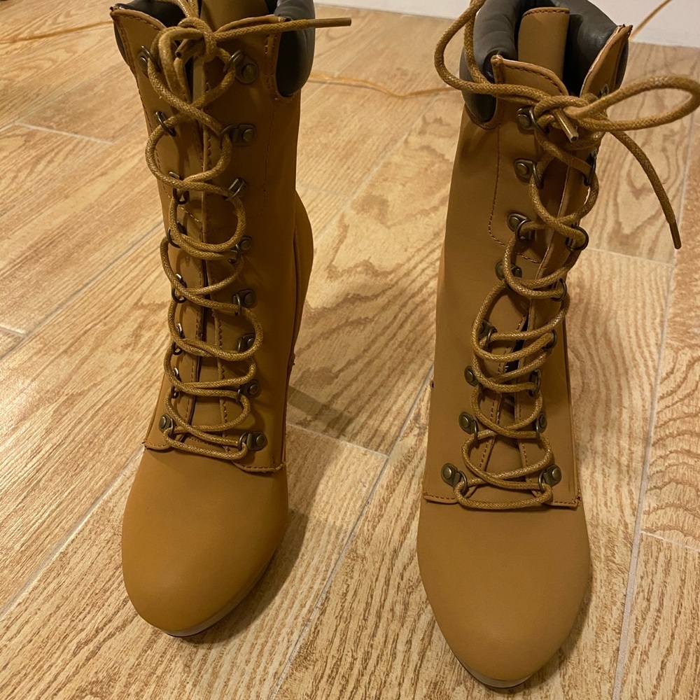 Nude Heeled Boot - Picture 3 of 8